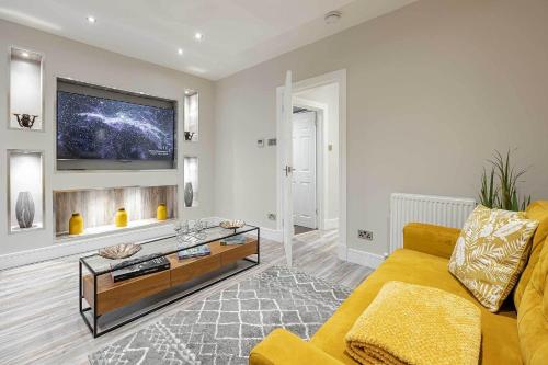 Carmel Apartments - image 2