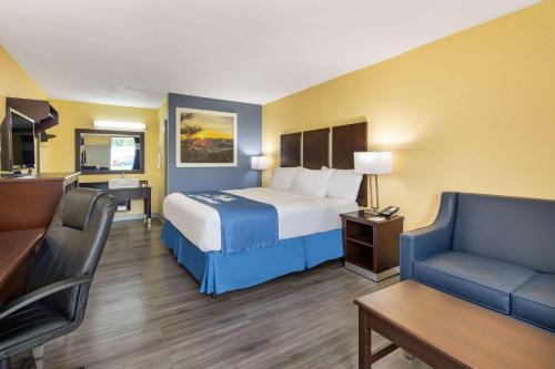 Days Inn by Wyndham Muscle Shoals