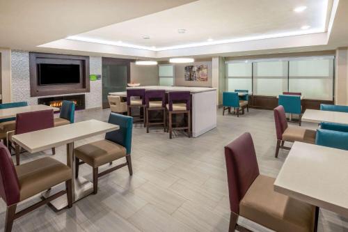 อาหารและเครื่องดื่ม, La Quinta Inn & Suites by Wyndham Jonesboro in โจเนสโบโร (AR)