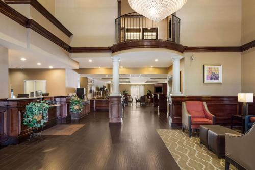 Comfort Suites Near University in North Brunswick, USA
