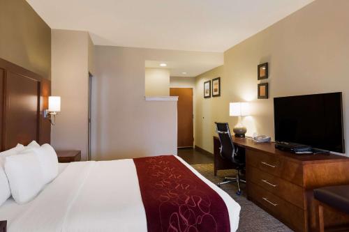 Comfort Suites Near University in North Brunswick, USA