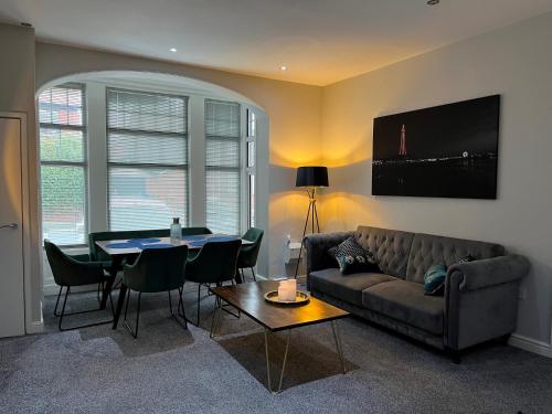 Modern 2 Bed Apartment With Parking In Blackpool (Ground Floor)