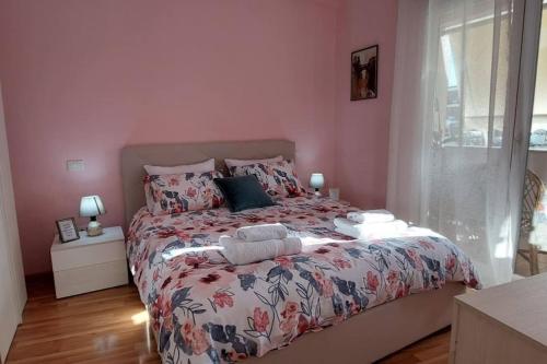 Cozy sunlit apartment with scenic balcony view, Tirana (photo 2)