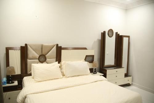 Apartment with Balcony room in Al Rasheed Apartments second floor apartment
