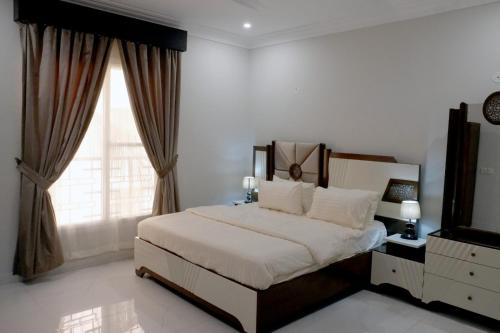 Al Rasheed Apartments second floor apartment - image 5
