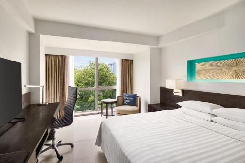 Deluxe Double Room (Free Return Airport Transfer, Complimentary Wifi) image 2