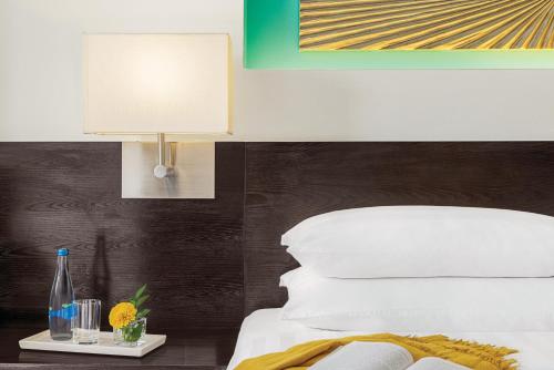 Deluxe Double Room (Free Return Airport Transfer, Complimentary Wifi) image 3