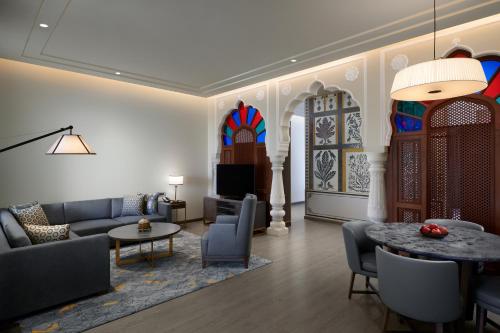 room detail thumbnail 2