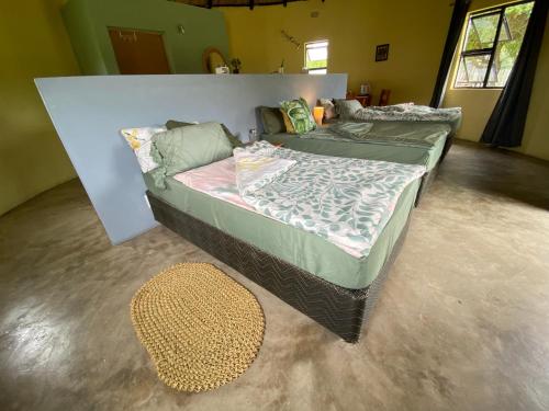 3 twin beds