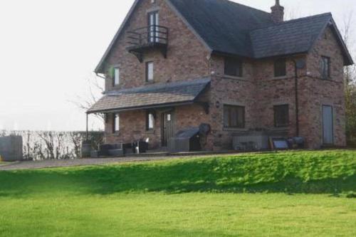 Old Midge Hall - Private Hot tub Countryside views