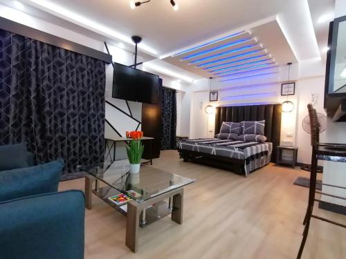Condo Azur Suites E507 near Airport, Netflix, Stylish, Cozy with swimming pool, Lapu Lapu City