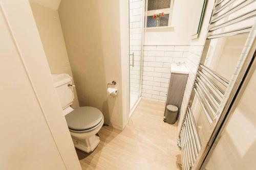 New -Bright -Fresh - with parking & for electric cars, Bath (zdjęcie 6)