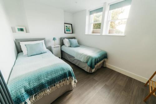 New -Bright -Fresh - with parking & for electric cars, Bath (zdjęcie 4)