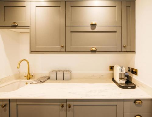 New -Bright -Fresh - with parking & for electric cars, Bath (zdjęcie 9)