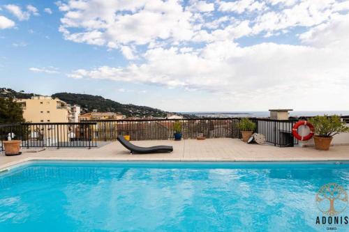 Πισίνα, Adonis Cannes - Hotel Thomas in Κάννες