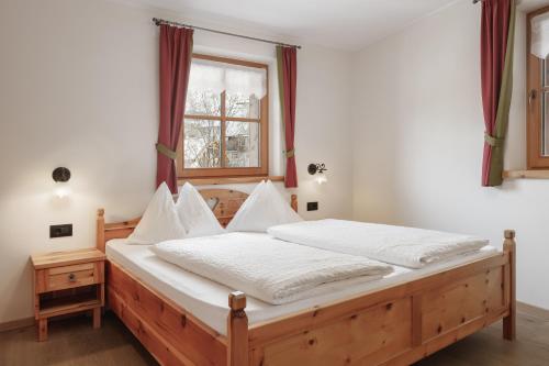 2 bedrooms, 5 beds