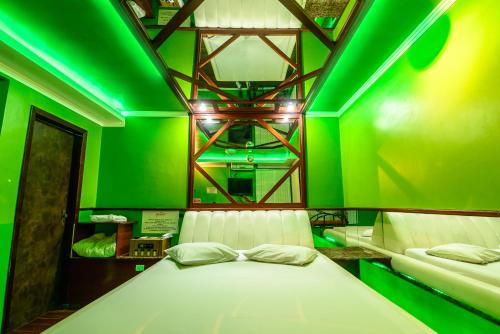 1 queen bed
