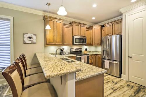 Diamondhead Condo - Marina, Pool Access and Golfing! in Diamondhead, USA