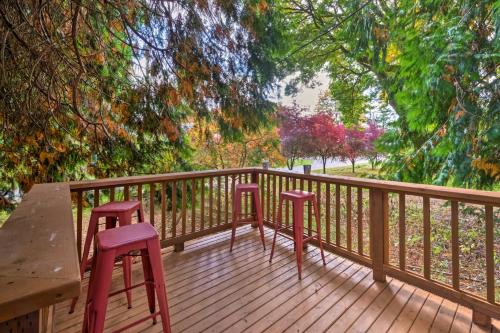 House w/ Deck on Whidbey Island, 1 Mi from Shore! in Clinton (WA)