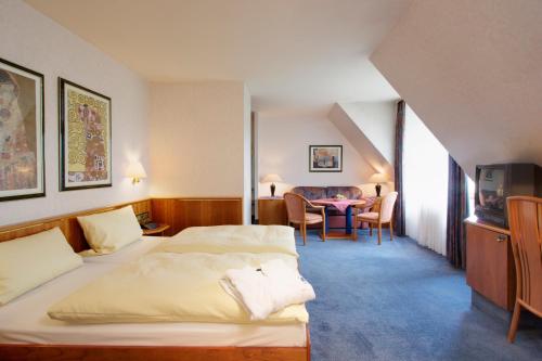 Double Room with Bath - Non-Smoking