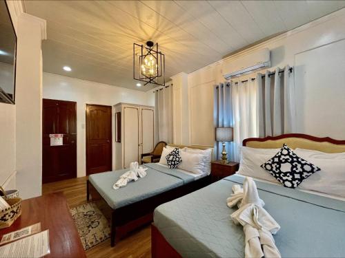 3 double beds