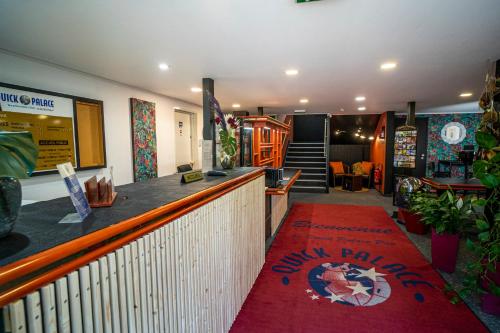 ควิก พาเลซ โป ซีนิธ (Quick Palace Pau Zenith) in โป