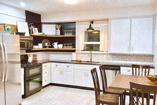 廚房, 19th St Beautiful Home near all the activities of OSU in 科瓦利斯