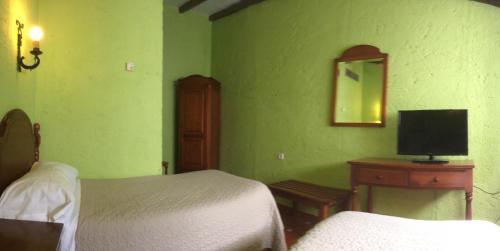Double or Twin Room image 10