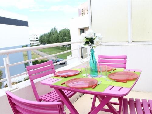 . Duplex avec Piscine, Balcon et Parking - Proche Plage, 4 Couchages à La Rochelle - FR-1-246-9