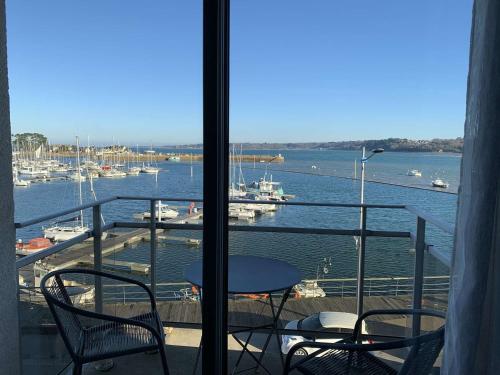 Appartement refait à neuf avec vue mer, WIFI et balcon à Perros-Guirec - FR-1-368-59