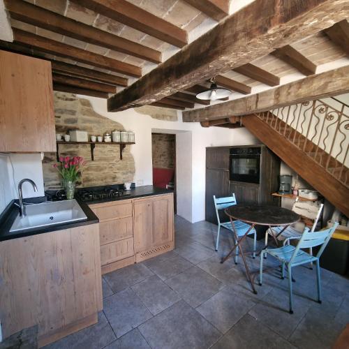 Il Cantuccio - Borgo con piscina privata in Сан-Джустіно