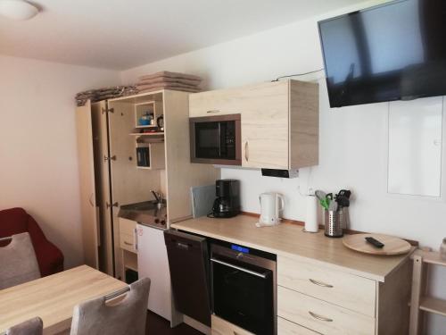 Ferienwohnung Berolina mit überdachter Terrasse Wiese 2 Zimmer 2 Bäder 2 TV in Graal-Müritz, Deutschland