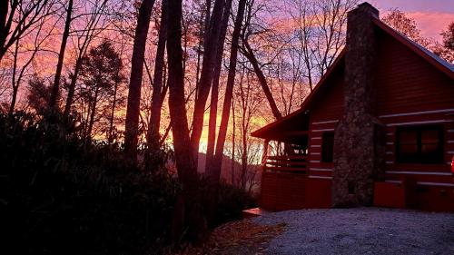 Big Timber Creek Cabin in Sugar Grove, USA