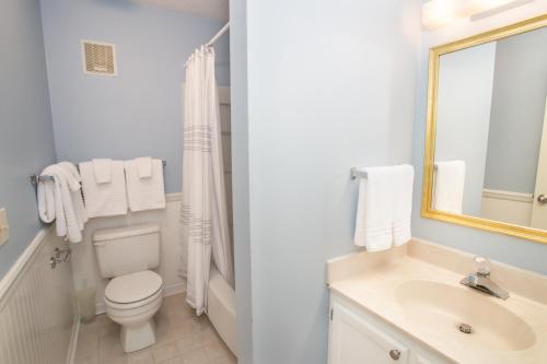 Condo at Pinnacle Inn Resort in Beech Mountain, USA