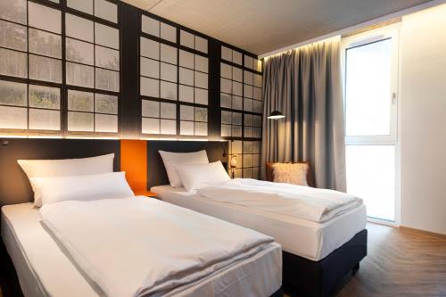 2 twin beds