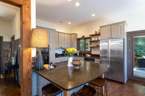 Evergreen Cottage in Blowing Rock, USA