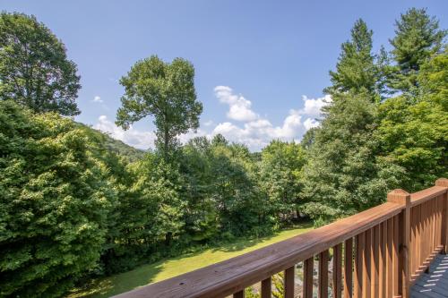 Evergreen Cottage in Blowing Rock, USA