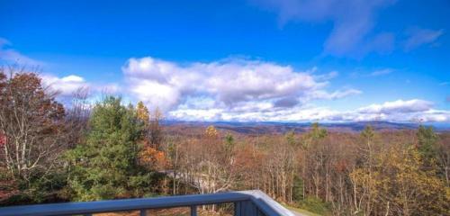 Grandview Summit Cabin in Boone, USA