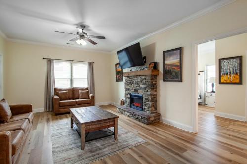 The Shooting Star - Townsend Condo