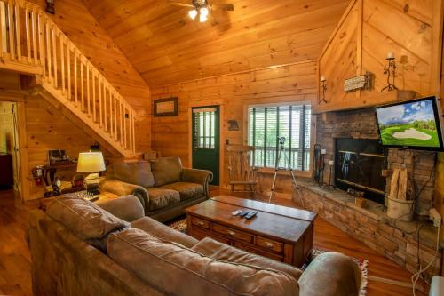 Hidden Falls Cabin in Beech Mountain, USA