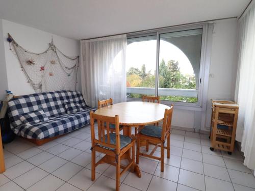 Apartment (6 Adults) room in Appartement Confort 6 Pers Cabine Parking Piscine Aire de Jeux – Le Grau-du-Roi - FR-1-307-176