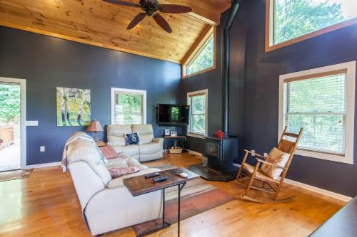 Misty Mountain Cabin in Blowing Rock, USA