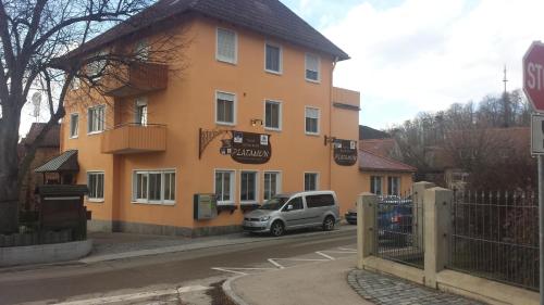 المنظر الخارجي, Hotel Restaurant Platamon in Feuchtwangen