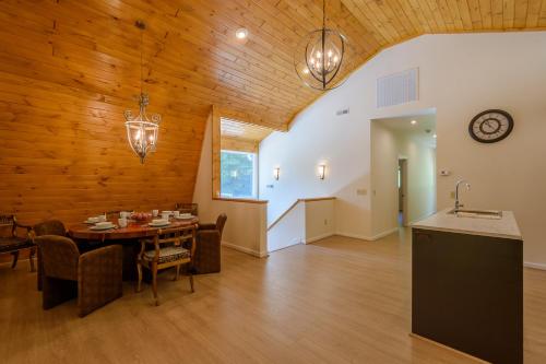 Red Barn at Tiffanys Estate image