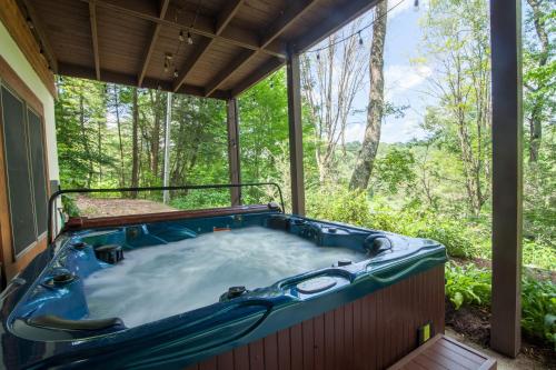 Riverside Retreat in Boone, USA