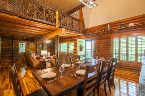 Riverside Retreat in Boone, USA