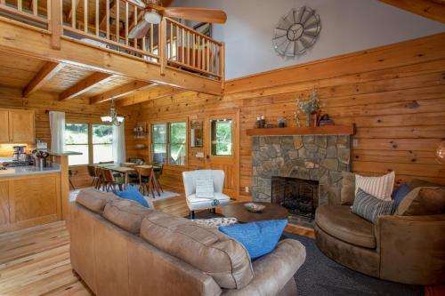 Sleepy Valley Hideaway in Boone, USA