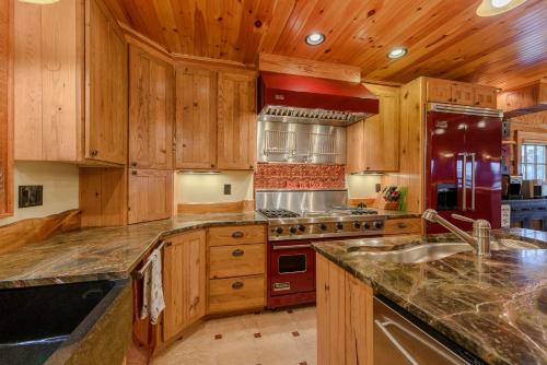 The Big Skye Lodge in Valle Crucis secondary