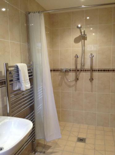 The Crown Hotel - image 4