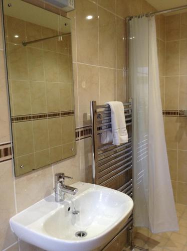 The Crown Hotel - image 2